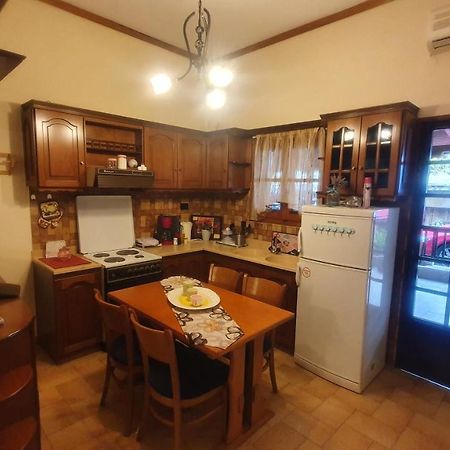 Adorable 2 Floors Two Bedroom Vacation Maisonette เนอาโปติไดอา ภายนอก รูปภาพ