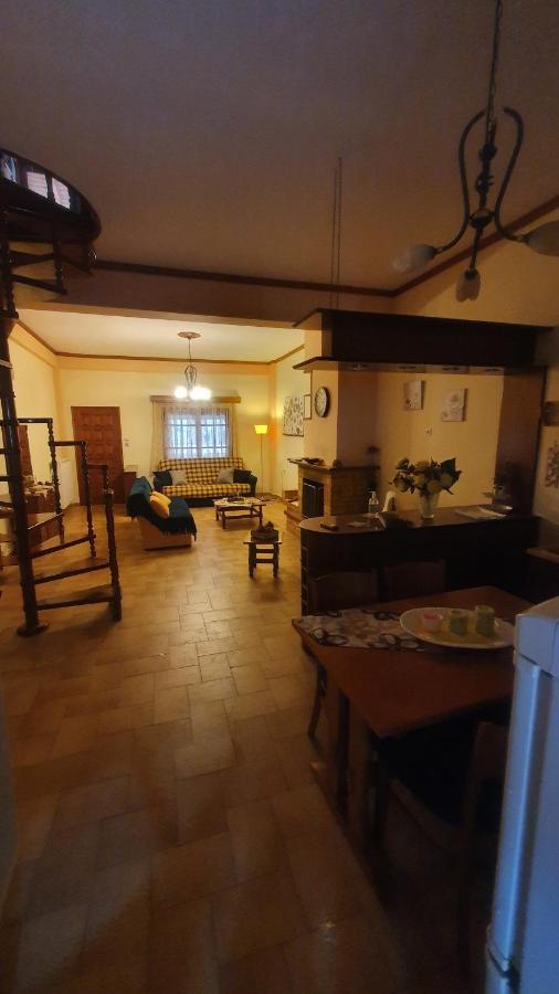 Adorable 2 Floors Two Bedroom Vacation Maisonette เนอาโปติไดอา ภายนอก รูปภาพ